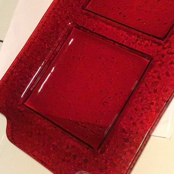 🎄
Red glass serving dish with 3 separate divided spaces., NEW - Picture 5 of 13